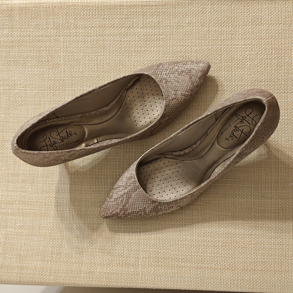 Life Stride pointy toe heels size 6.5